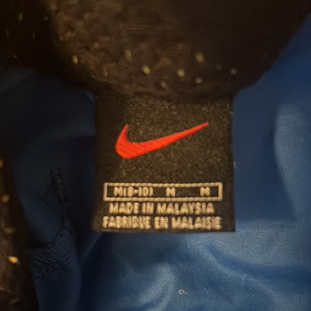 Nike Lightweight Pullover - image 3